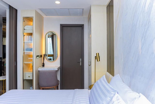 Ashton Chula Silom fully furnished clean private safe MRT Sam Yan