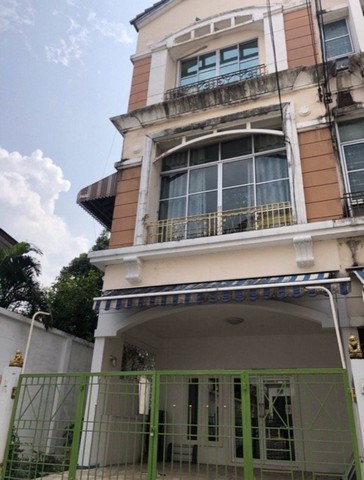 ให้เช่าทาวน์โฮม บ้านกลางเมือง แยกรัชดา-ลาดพร้าวติดถนนใหญ่ 4 เลนเดินทางสะดวกมาก