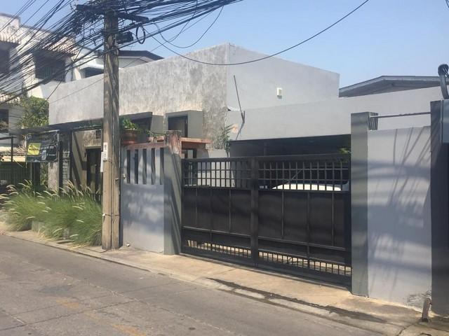 ขายที่ดินพร้อมบ้าน 2 หลัง 147 ตรว .ซอยจรัญสนิทวงศ์ 75 แปลงมุม ในซอยเงียบสงบเหมาะอยู่อาศัย