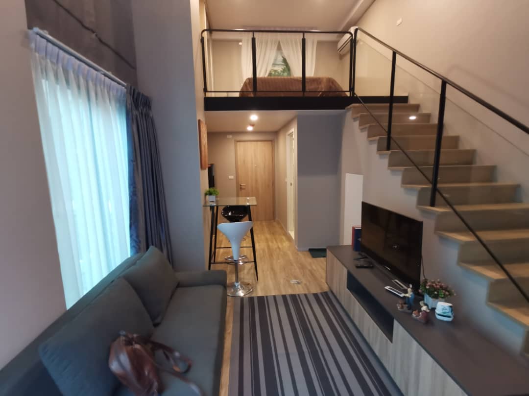 ให้เช่าCondo Blossom Sathron, 1bed ชั้น2, 55sqm ราคา 16500 bath 0972989594 