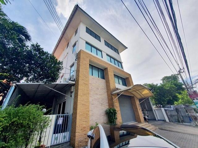 BR 999 ให้เช่าอาคาร 4ชั้น ทำเลดี ถนนประดิษฐ์มนูธรรม ใกล้CDC ที่จอดรถ 10คัน