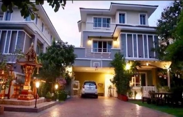 ขายบ้านเดี่ยว 3 ชั้น 117 ตรว. ซื่อตรงแกรนด์โฮม เสนานิคม 11 ใกล้รถไฟฟ้าสถานีเสนานิคม