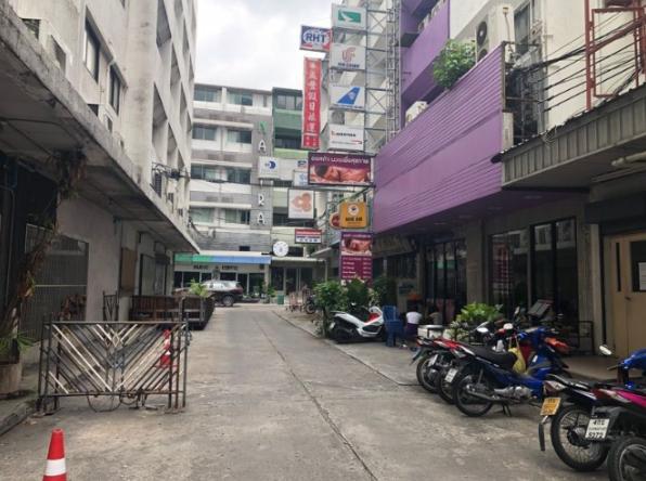 ให้เช่าอาคารพาณิชย์ 5 ชั้นครึ่ง 270 ตรม. ใจกลางสีลม ใกล้ BTS ศาลาแดง