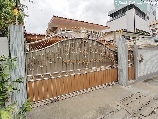 ขายและให้เช่าบ้านเดี่ยว 2 ชั้น 60 ตรว. รัชดาซอย 3 ใกล้ Central  และ MRT พระราม 9 ใกล้สถานทูตจีน