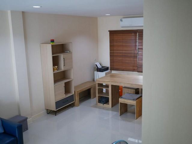 HR 4306 ให้เช่าทาวน์โฮม 3 ชั้น สไตล์ Modern นวลจันทร์ 36 