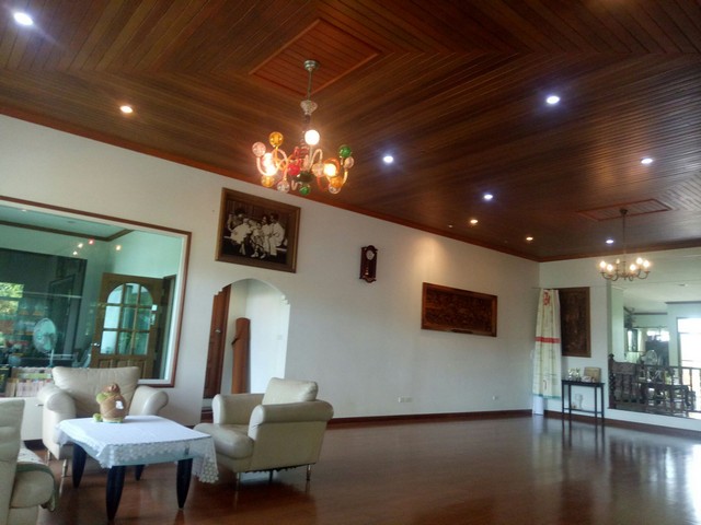 ขายบ้านพร้อมที่ดิน 3 ไร่ 36 ตร.วา หน้าติดถนน หลังติดคลอง 11 ลำลูกกา ใกล้สนามกอล์ฟ เหมาะทำสวนเกษตร