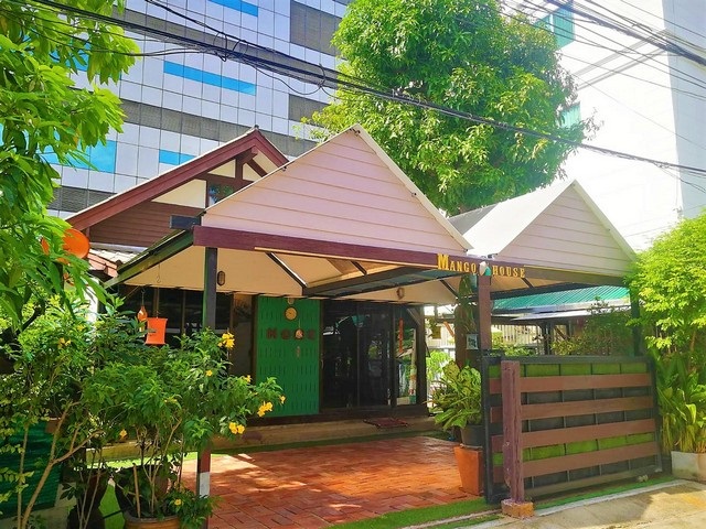 ให้เช่าบ้านเดี่ยว 1 ชั้น ย่านสุทธิสาร ใกล้ MRT สุทธิสารเพียง 200 เมตร เหมาะทำร้านกาแฟ แกลอรี่ 