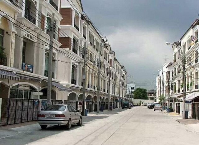 HR 4308 ให้เช่าทาวน์โฮม บ้านกลางเมือง แยกรัชดา ลาดพร้าว 