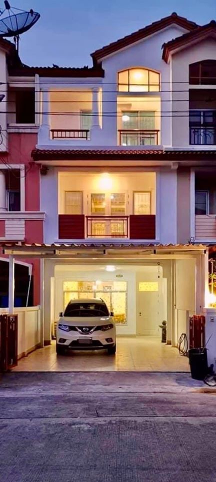 YT059ให้เช่าทาวน์โฮม 3 ชั้นหมู่บ้าน The Balcony Home ซอยเฉลิมพระเกียรติ ร.9 ประเวศ 