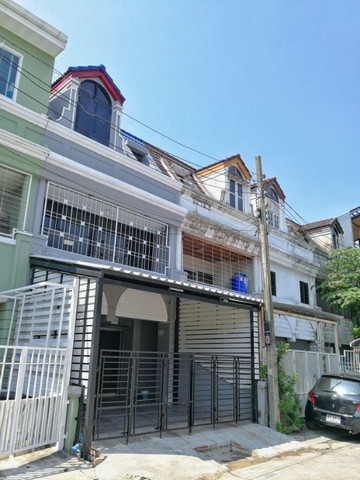 รหัสC3473 ให้เช่าทาวน์โฮม 3ชั้น เล่นระดับ ถนนลาดพร้าว เหมาะสำหรับเปิดoffice หรือพักอาศัย