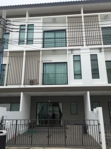 ให้เช่าทาวน์โฮม 3 ชั้น PATIO ศรีนครินทร์ - พระราม9 ใกล้สนามกอล์ฟยูนิโก้ วิวสนามกอล์ฟ