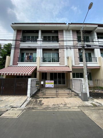 ขายบ้านกลางเมือง สาทร  ตากสิน2 สถานีรถไฟ วุฒากาศ ขนาด 20 ตรว 3 นอน 3 น้ำ