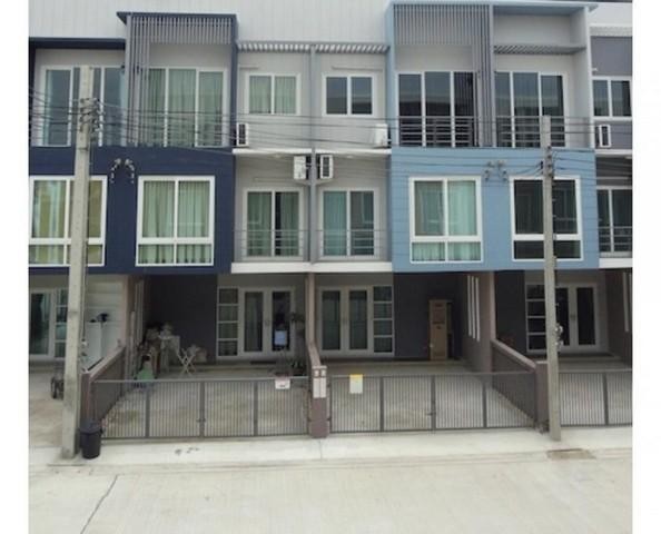 ให้เช่าทาวน์โฮม 3 ชั้น รีโนเวทใหม่ทั้งหลัง หมู่บ้านกรีนีช รามอินทรา ซอยรามอิทรา 76 การเดินทางสะดวก