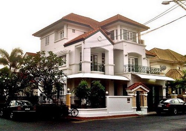 ให้เช่าบ้านเดี่ยว ม. มัณฑณา เฉลิมพระเกียรติ 28 72 ตรว. 3 ชั้น หลังมุม