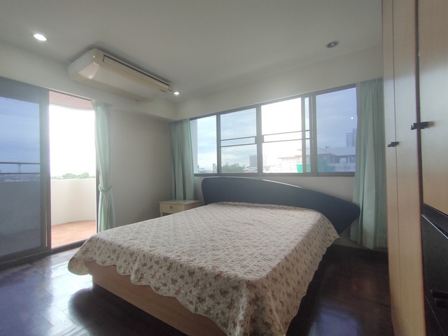 ขายคอนโดย่านประดิพัทธ์ Green Peace Mansion ขนาด 108 ตร.ม. 2 ห้องนอน ห้องมุม