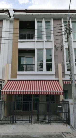 ให้เช่าทาวน์โฮม3ชั้น ห้องมุม บ้านกลางเมือง S-Sense พระราม9-ลาดพร้าว ใกล้ทางด่วนลาดพร้าว ห้าง CDC 