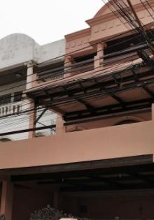 ให้เช่าทาวน์โฮม ลาดพร้าว80 เนื้อที่ 30ตรว 5นอน 6น้ำ ใกล้ MRTห้วยขวาง ค่าเช่า 20,000ต่อเดือน