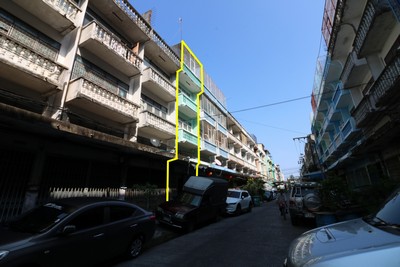ขายด่วน อาคารพาณิชย์ 3.5 ชั้น ประชาอุทิศ ซอย 28 เดินทางสะดวก