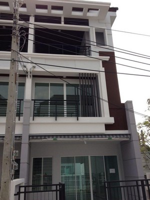 ให้เช่า ทาวน์โฮม 3 ชั้น หลังมุม บ้านกลางเมืองสาทร-ราชพฤกษ์ ซ.ราชพฤกษ์ 6 ใกล้ MRT บางหว้า
