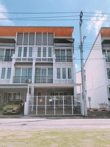 HS 1399 ขายทาวน์เฮ้าส์ 3 ชั้น หลังมุม หมู่บ้านโกลเด้นทาวน์ ลาดพร้าว เกษตรนวมินทร์ 