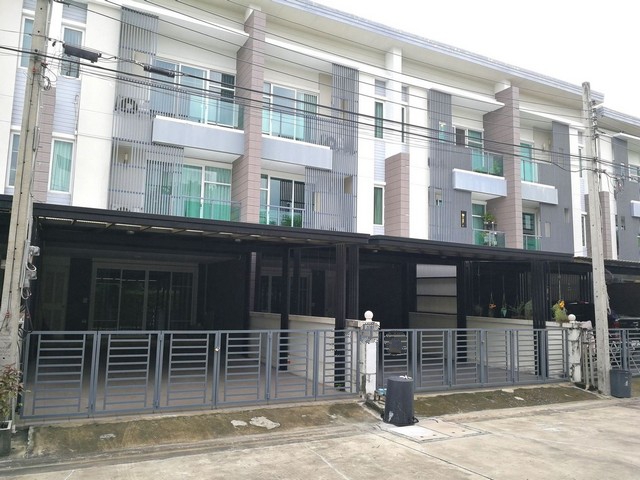 ให้เช่าทาวน์โฮม โครงการ ทาวน์ อเวนิวศรีนครินทร์ (Town avenue) พร้อมอยู่