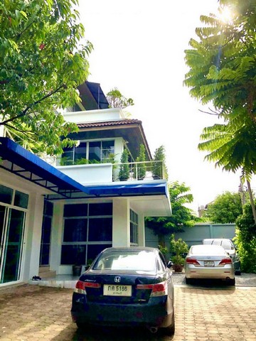ให้เช่าบ้านเดี่ยว3ชั้นย่านสะพานควาย ใกล้BTSสะพานควาย ตกแต่งพร้อมอยู่ บ้านหันหน้าทิศใต้