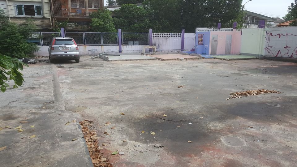 LS178ขายที่ดินเนื้อที่ 116 ตรว.ติดถนนกรุงเทพนนทบุรี เดินทางสะดวกห่าง MRTวงศ์สว่างเพียง 400 เมตร