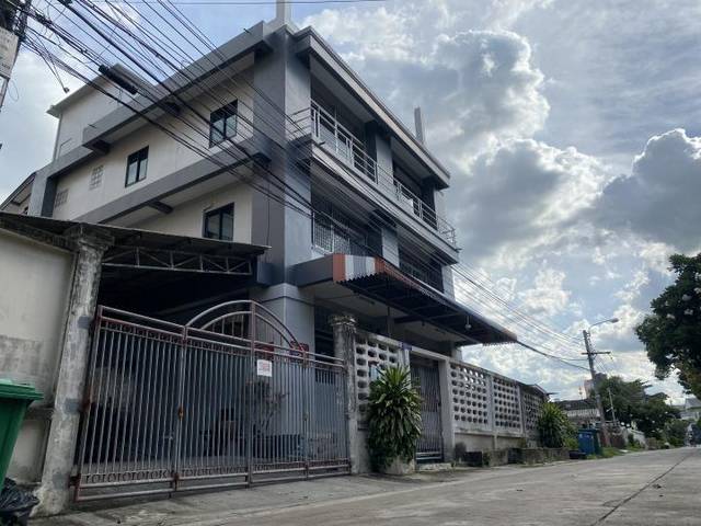 ขายอาคารพาณิชย์ 3ชั้น เนื้อที่ 103ตรว 500ตรม 700 เมตรจาก ห้างเซนทรัล บางนา-ตราด ขาย 23ล้านบาท