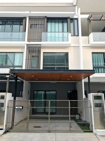 รหัสC3668 ให้เช่าทาวน์โฮม 3ชั้น The Landmark เอกมัย รามอินทรา บ้านสภาพใหม่