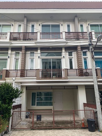 HR540ให้เช่าทาวน์โฮม 3 ชั้น หมู่บ้านพรีเมี่ยมเพลส 5 นวลจันทร์ เดินทางสะดวกใกล้เลียบด่วนรามอินทรา