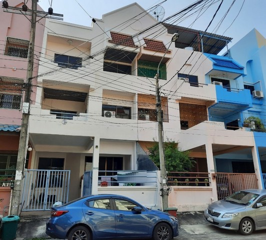 ขายทาวน์โฮม 3 ชั้น หมู่บ้านชดาอาคาเดียน ถนนกาญจนาภิเษก ใกล้ทางด่วน กัลปพฤกษ์-บางบอน