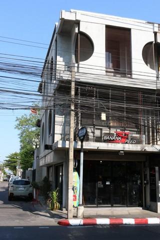 ขายอาคารพาณิชย์ 3 ชั้น หัวมุมโชคชัย4 ติดถนน ทำเลค้าขาย เดินทางสะดวก