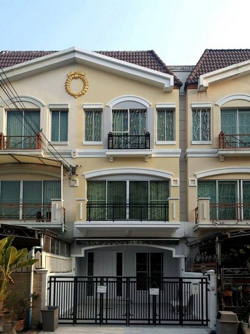 C1327 ให้เช่าทาวน์โฮม 3 ชั้น โครงการบ้านกลางเมือง ศรีนครินทร์ 24 ใกล้ห้างธัญญาพาร์ค