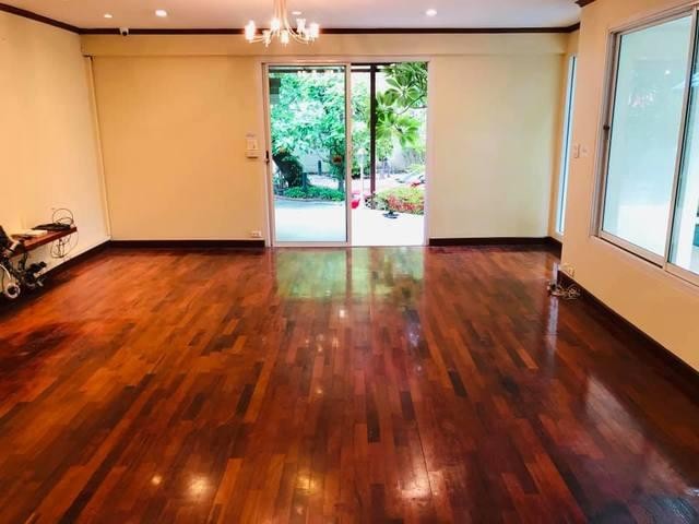 C1347 ให้เช่าบ้านเดี่ยว 2 ชั้น เนื้อที่218 ตรว. ริมถนนสุขุมวิท 31 เหมาะทำออฟฟิศ สปา ร้านอาหาร
