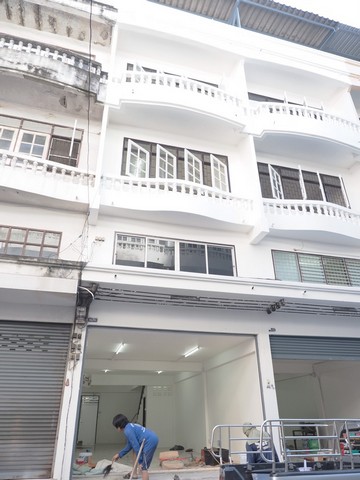ให้เช่าตึกrenovateใหม่ อ่อนนุช 30 มี 5ชั้น รวมดาดฟ้า เนื้อที่ 14ตรว รวมดาดฟ้า 18,000ต่อเดือน
