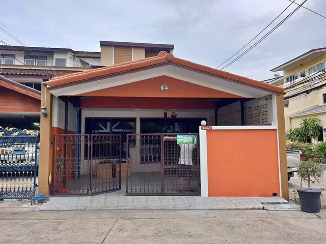 ทาวน์เฮ้าส์ให้เช่าสุขุมวิท71ใกล้สะพานคลองตัน เนื้อที่ 33ตรว 5นอน 2น้ำ 35,000 ต่อเดือน